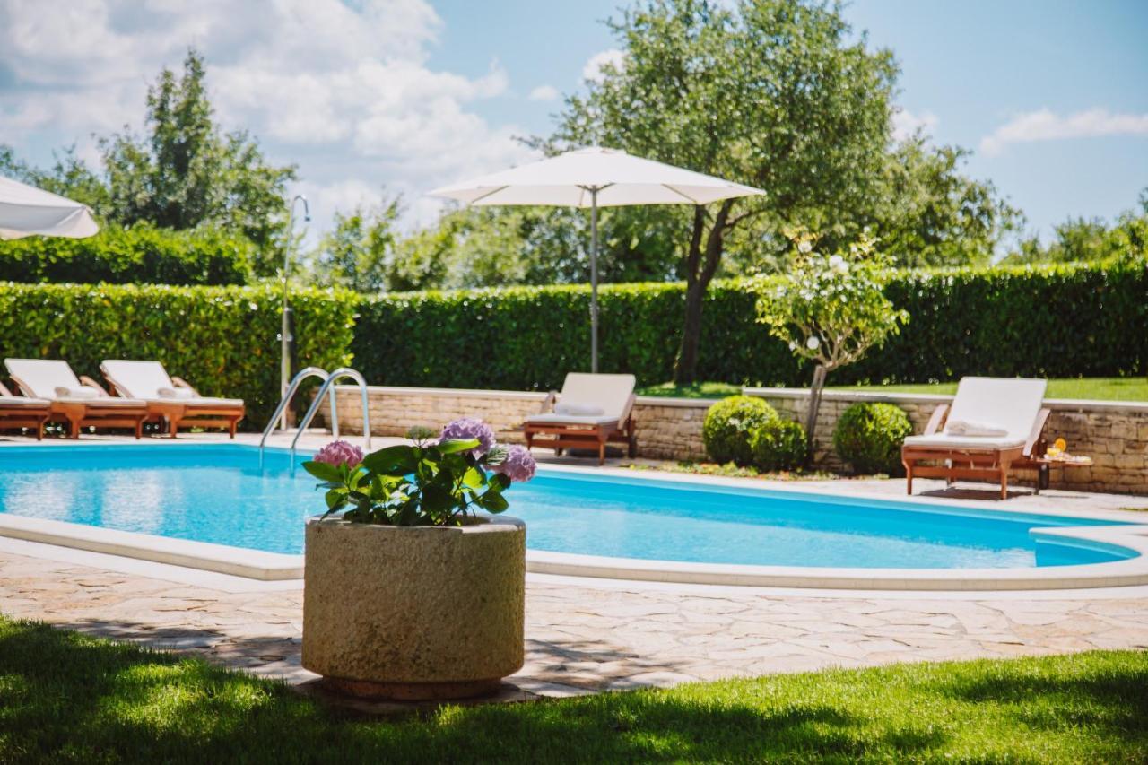 Villa Kringa Tinjan Екстер'єр фото