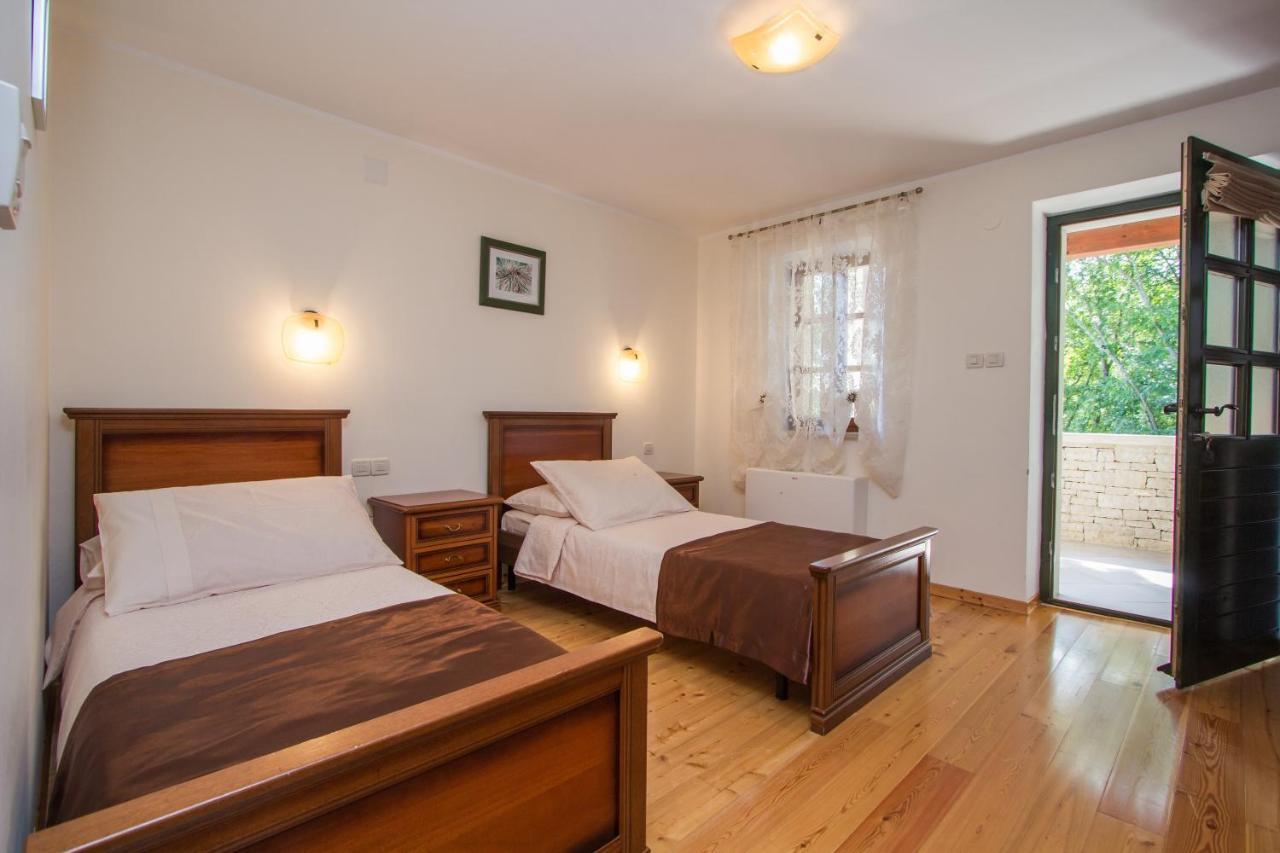 Villa Kringa Tinjan Екстер'єр фото