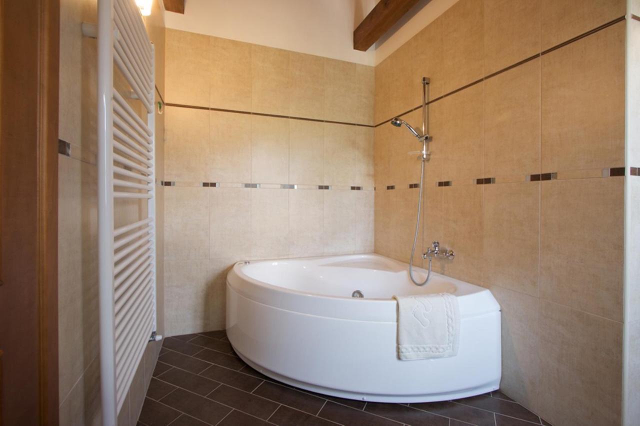 Villa Kringa Tinjan Екстер'єр фото
