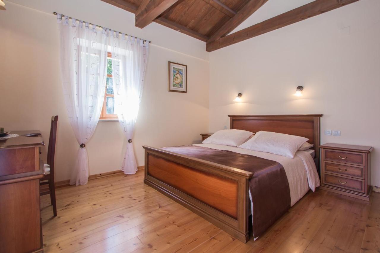 Villa Kringa Tinjan Екстер'єр фото