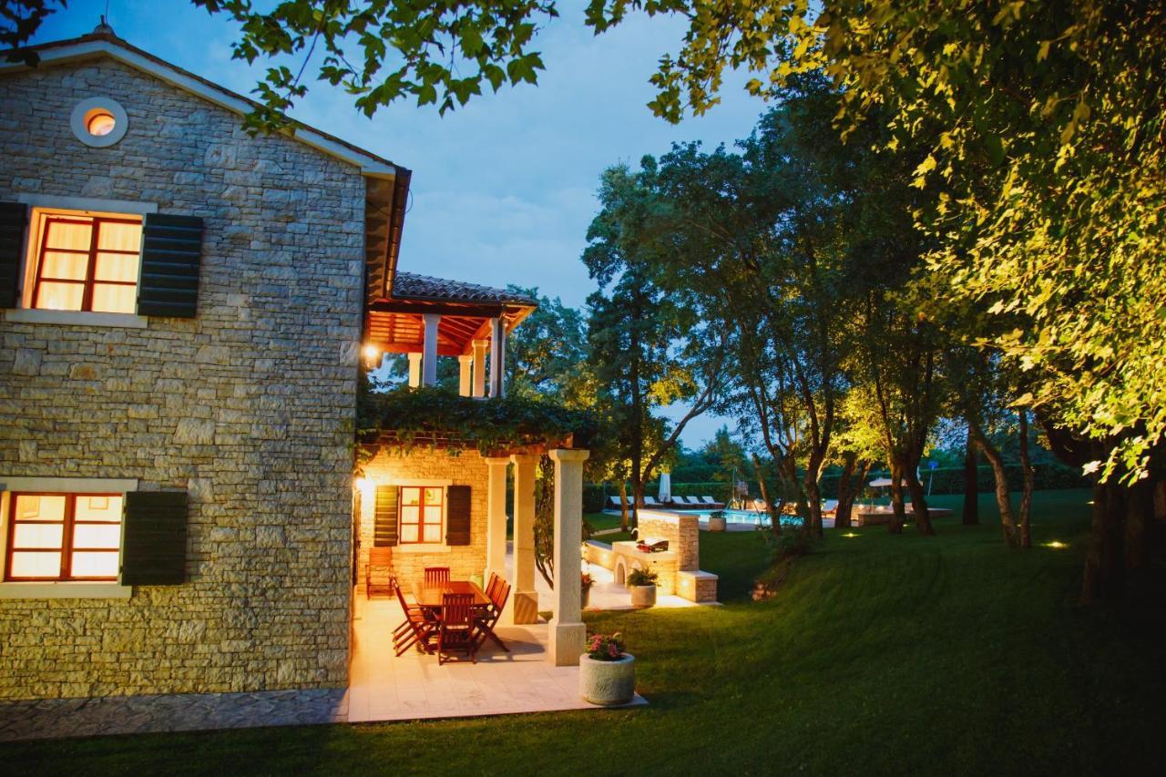 Villa Kringa Tinjan Екстер'єр фото