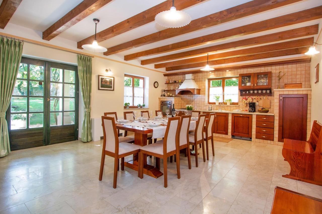 Villa Kringa Tinjan Екстер'єр фото
