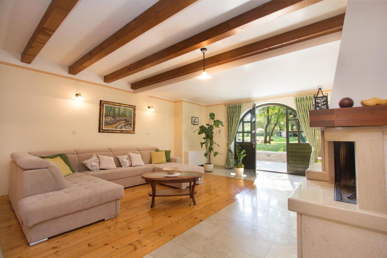 Villa Kringa Tinjan Екстер'єр фото