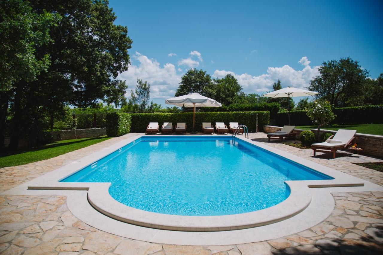 Villa Kringa Tinjan Екстер'єр фото