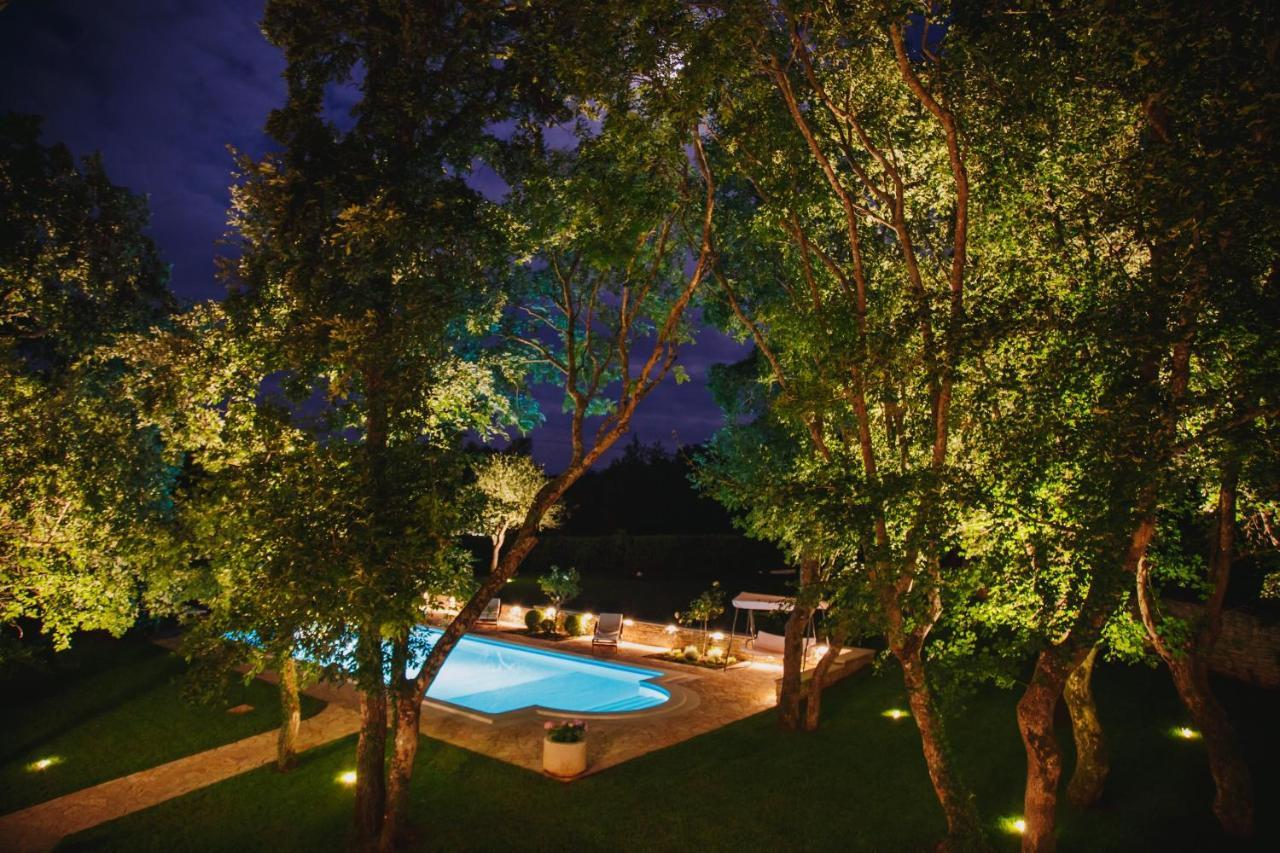 Villa Kringa Tinjan Екстер'єр фото