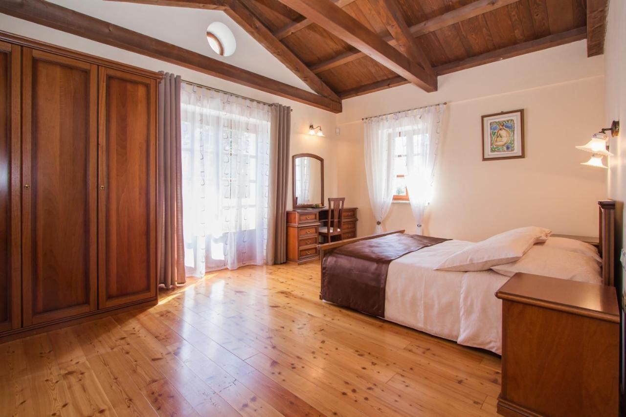 Villa Kringa Tinjan Екстер'єр фото